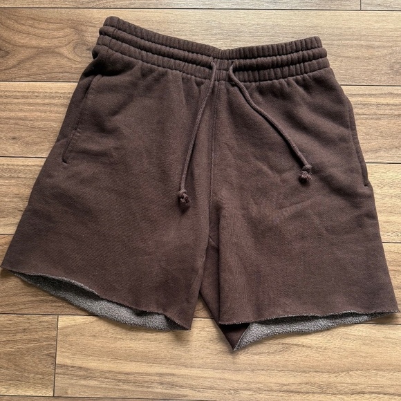 TNA XS | Cozy Fleece Sweatshorts 6" Mocha Brown - Picture 2 of 5